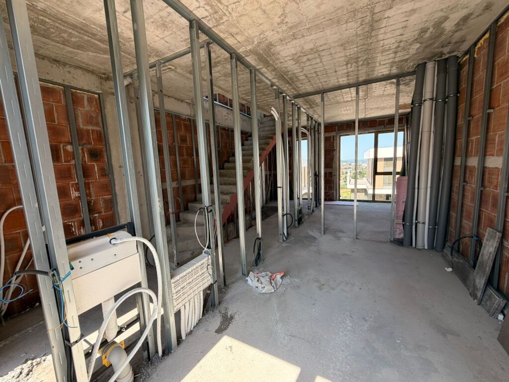 Shitet Triplex Prane Liqenit te Farkes! Mundesi Kreditimi