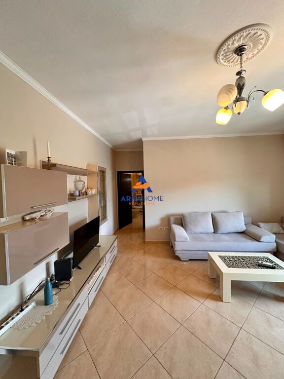 APPARTAMENTO IN AFFITTO 1+1+BALCONE "VIA DISHA, VICINO ALLA ROTONDA DI SHKOZA" 400 EURO