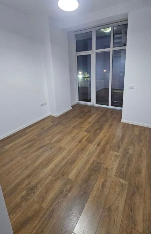 Ambient zyre me qira te Kika 2 , Komuna Parisit - Widok 2