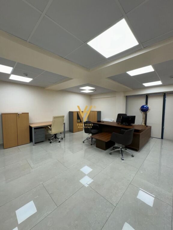 UFFICIO 150 M2 IN AFFITTO IN VIA ELBASAN 2.000 EURO