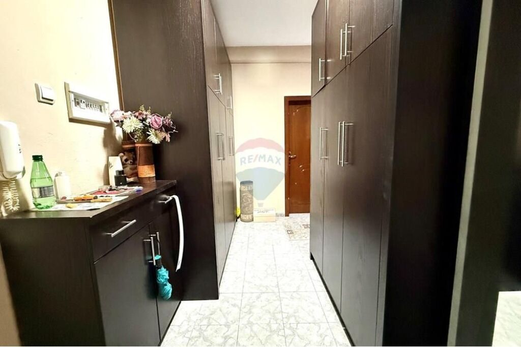 Apartament 2+1, totalisht i mobiluar tek Ali Demi!