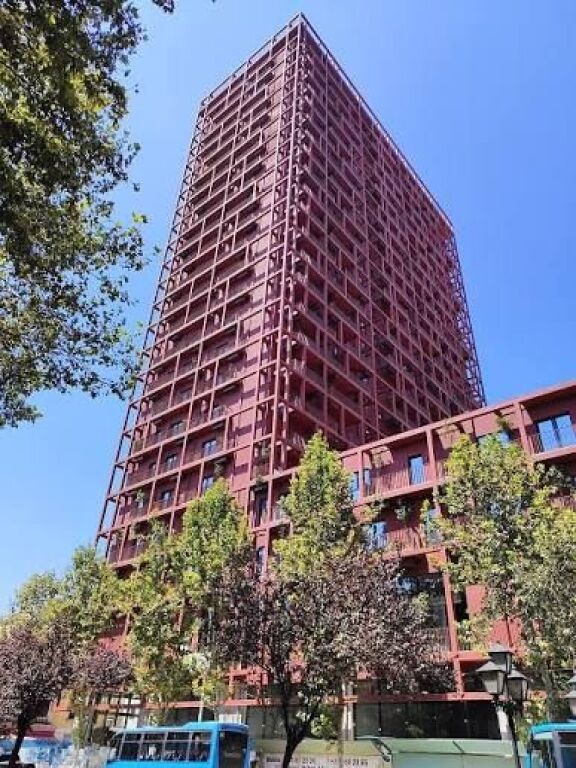 Jepet me qera ambjent biznesi në "Garden Building" një nga zonat më të zhvilluara dhe moderne të Tiranës.
