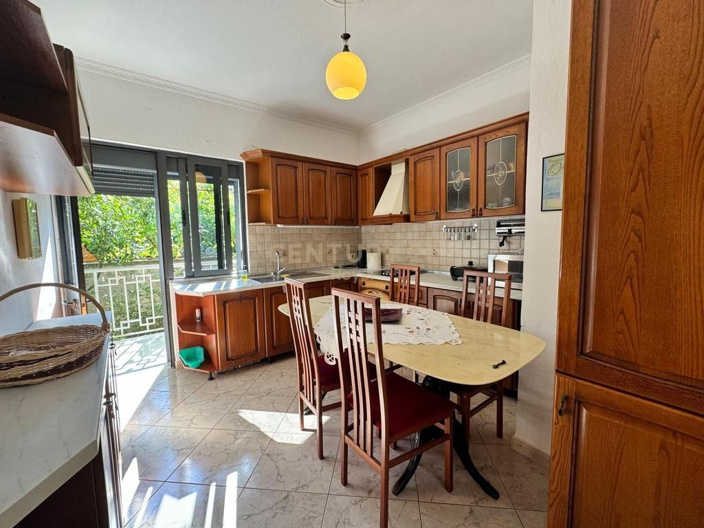 Apartament 2+1 në katin e parë teknik të një vile me qira pranë Frigoriferit