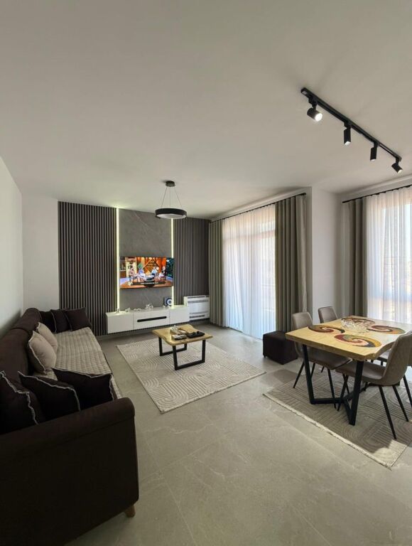 🏢Via Jordan Misja, affittasi appartamento 1+1, arredato 60,000Leke   