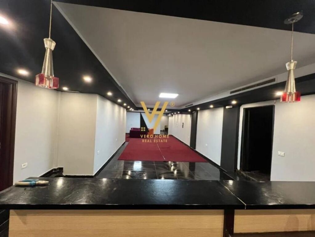 JEPET AMBIENT BIZNESI 150 M2 ME QERA TE 5 MAJI 80.000 LEKE