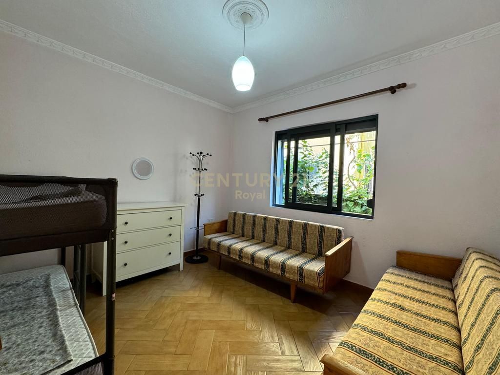 Apartament 2+1 në katin e parë teknik të një vile me qira pranë Frigoriferit