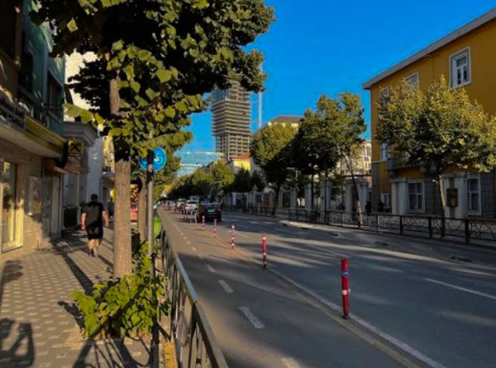 🏢 SHITET AMBIENT BIZNESI – RRUGA E DURRËSIT