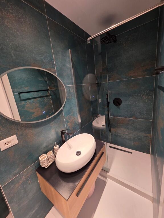 Apartament 1+1, Aura Laprake!