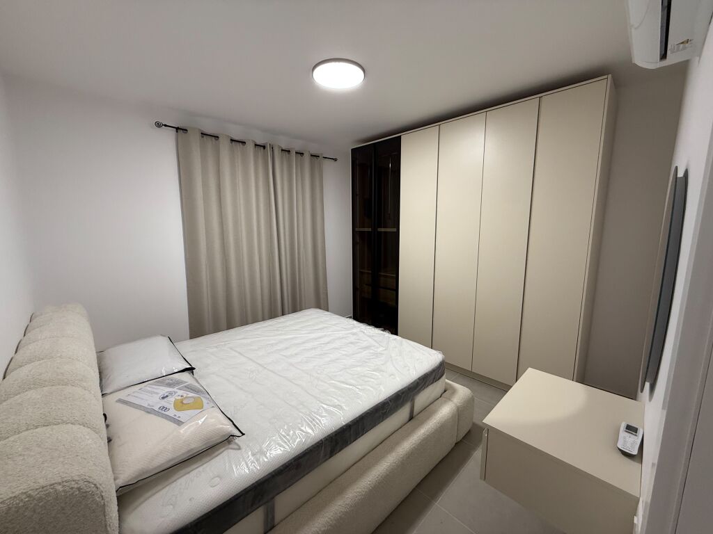 📣 VENDESI SUPER Appartamento 1+1 📍 Via “Jordan Misja”, Vicino al Complesso Ndregjoni ✨  🏢 Nuova Costruzione (2026) 🪜 3° Piano (Con Ascensore) 📐 Superficie Lorda 64,55 m2 📐 Superficie Netta 57,63 m2 🛋️ Completamente Arredato 📂 In Processo di Ipoteca  💶 Prezzo 145.000 Euro (Non Trattabile) 🅿️ Possibilità Anche di Posto Auto a Pagamento