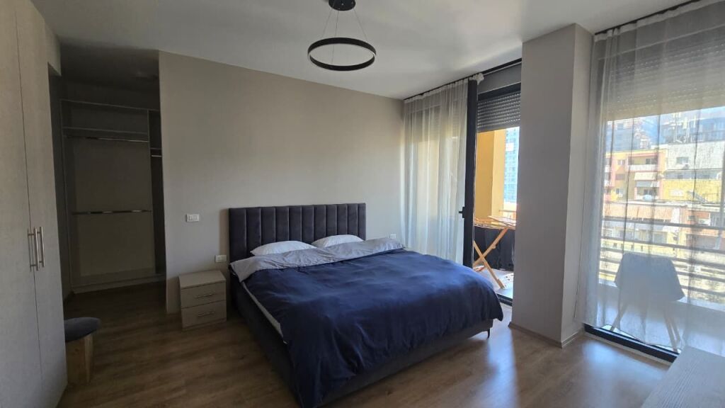 Jepet apartament 1+1 me qira tek Tregu Elektrik , Rruga Ali Demi .