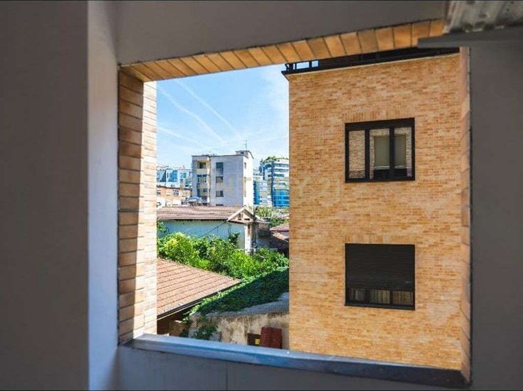 APARTAMENT 1+1 ME QIRA PRANE STACIONIT TE TRENIT, TIRANE !