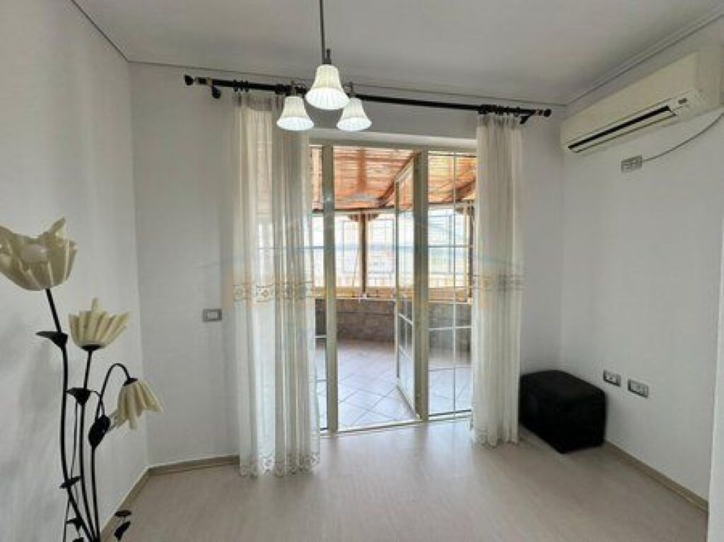 Qera, Apartament 2+1+2, Ish Tregu Elektrik, Tiranë.