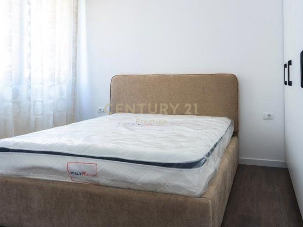 APARTAMENT 1+1 ME QIRA PRANE STACIONIT TE TRENIT, TIRANE !