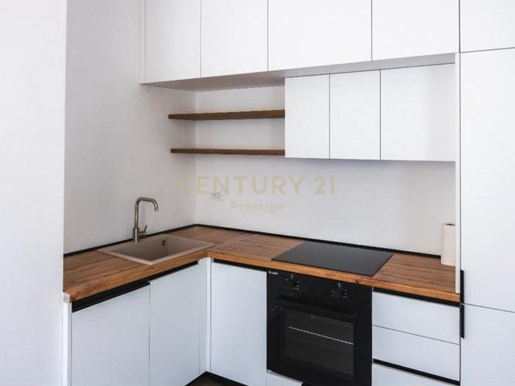 APARTAMENT 1+1 ME QIRA PRANE STACIONIT TE TRENIT, TIRANE !