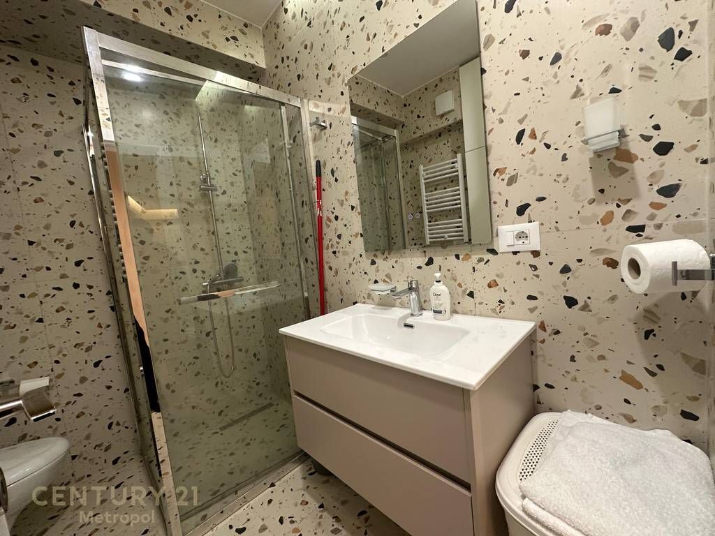 JEPET ME QIRA APARTAMENT 2+1+2, RRUGA E KAVAJËS!