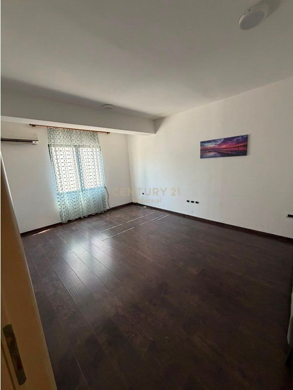 Apartament 1+1 per Shitje ne Bllok