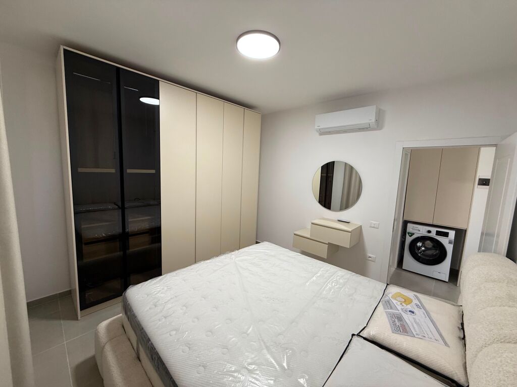 📣 VENDESI SUPER Appartamento 1+1 📍 Via “Jordan Misja”, Vicino al Complesso Ndregjoni ✨  🏢 Nuova Costruzione (2026) 🪜 3° Piano (Con Ascensore) 📐 Superficie Lorda 64,55 m2 📐 Superficie Netta 57,63 m2 🛋️ Completamente Arredato 📂 In Processo di Ipoteca  💶 Prezzo 145.000 Euro (Non Trattabile) 🅿️ Possibilità Anche di Posto Auto a Pagamento