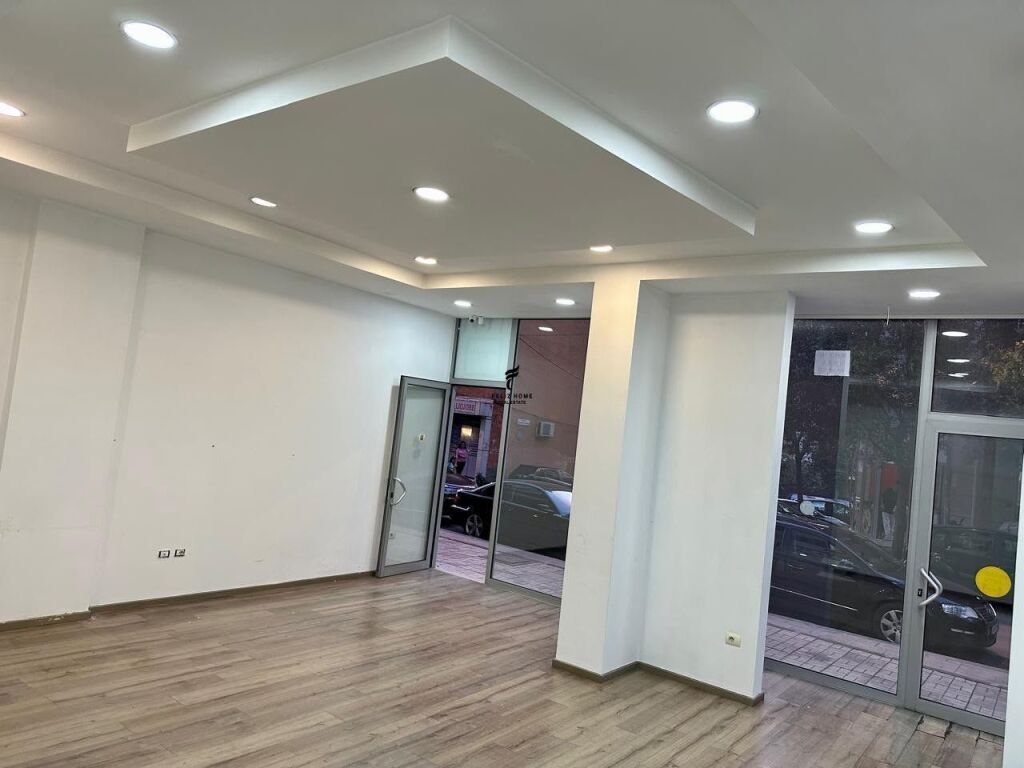 NEGOZIO IN AFFITTO 70M2 MINE PEZA 120.000 LEKE FH-82484