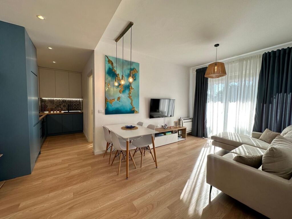 🏡 SHITET APARTAMENT 2+1 – LURA 3, GJIRI I LALZIT 🌊✨📜 Me hipotekë