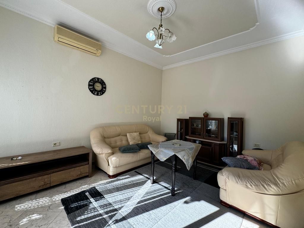 Apartament 2+1 në katin e parë teknik të një vile me qira pranë Frigoriferit Tiranë - 450€ | 120 m²