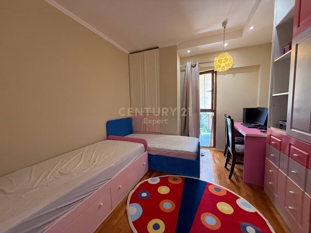 APPARTAMENTO 2+1+2 CON POSTO AUTO IN AFFITTO IN VIA DELLE BARRICATE! 900 € /Mese