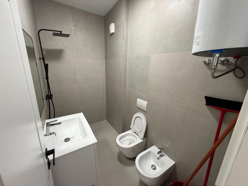 📣 SUPER RENT Apartment 1+1 📍 Jordan Misja Street, Near Ndregjoni Complex ✨   🏢 New Building  🪜 3rd Floor (With Elevator)  🛋️ Fully Furnished  ✅ Never Lived In Before   💶 Price 50,000 Lek/Month  🅿️ Possibility Also For Post Parking With Extra Payment