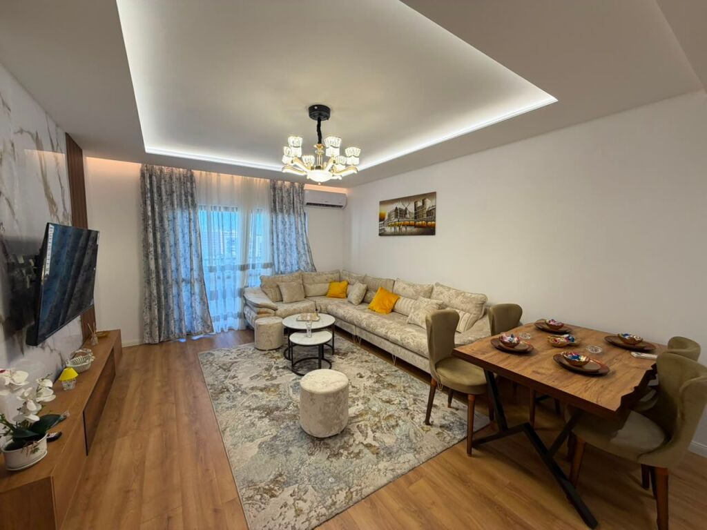 🏡 Shitet apartament 2+1+2 me ballkon  📍 Pranë Pallatit me Shigjeta 💶 Çmimi: 238 milion lekë
