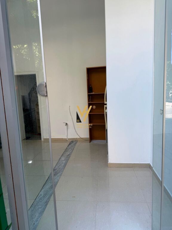SHOP FOR RENT 13 M2 IN VASIL SHANTO 20,000 LEKE