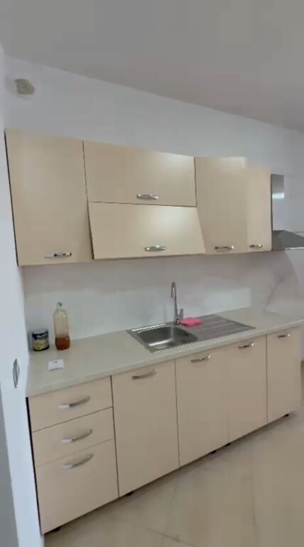 Garsionere 25000 leke.Yzberisht
