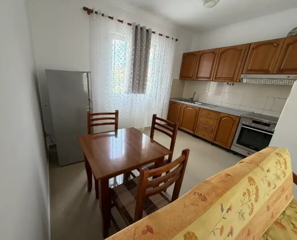 Jepet apartament 1+1 me qira tek Rruga Mihal Grameno , prane Shkolles Mihal Grameno , Rruga Ali Demi .
