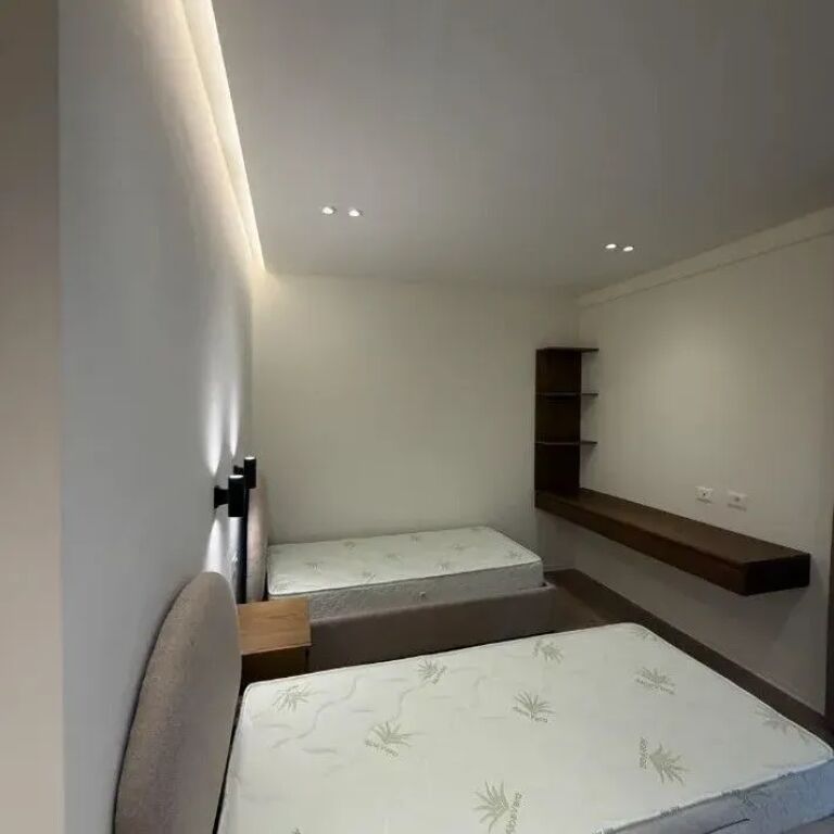 🏡 JEPET ME QIRA APARTAMENT 3+1+2 ME POST PARKIMI – BULEVARDI I RI