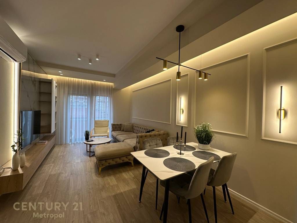 JEPET ME QIRA APARTAMENT 2+1+2, RRUGA E KAVAJËS!