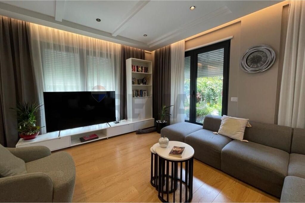 Villa in affitto, Varri i Bamit (Zona Ish Venue), Tirana