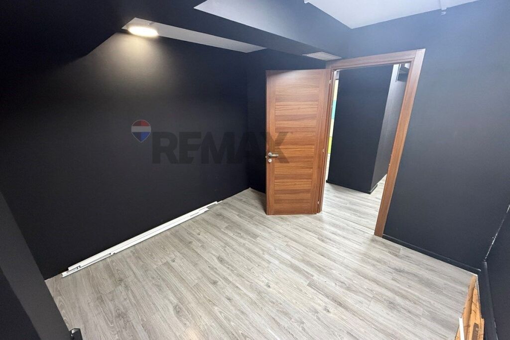 Ambiente per Ufficio in affitto Petro Nini