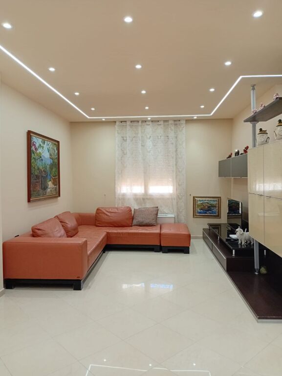 Apartament me qera