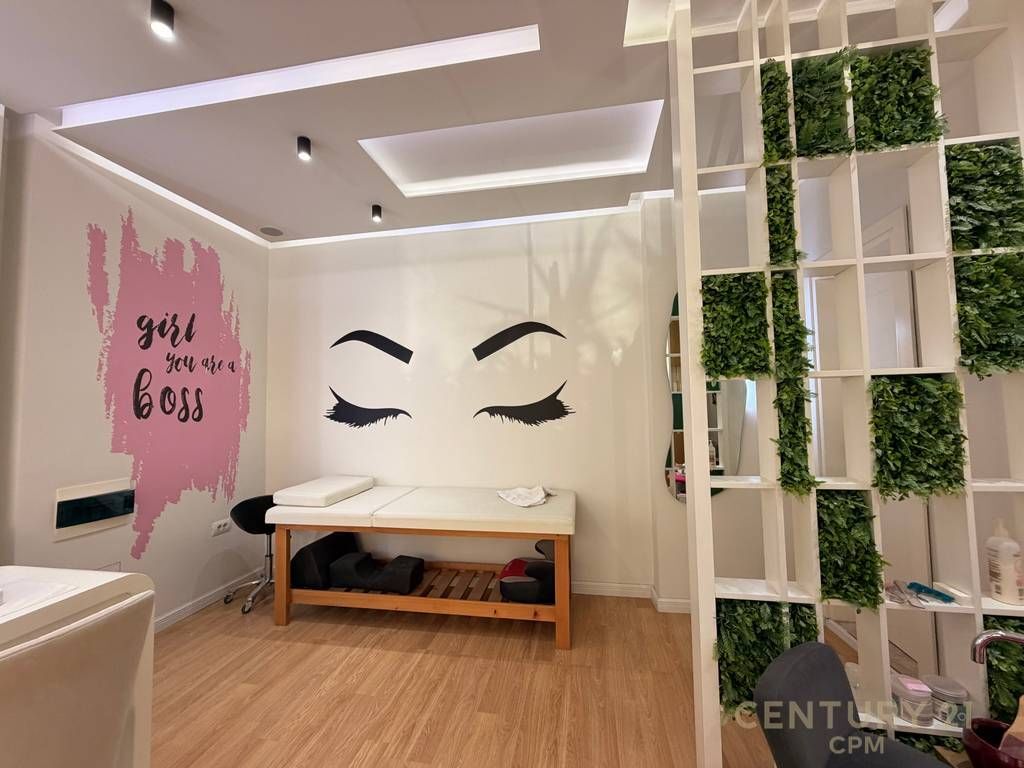 Jepet me qira ambient biznesi në Komunën e Parisit!