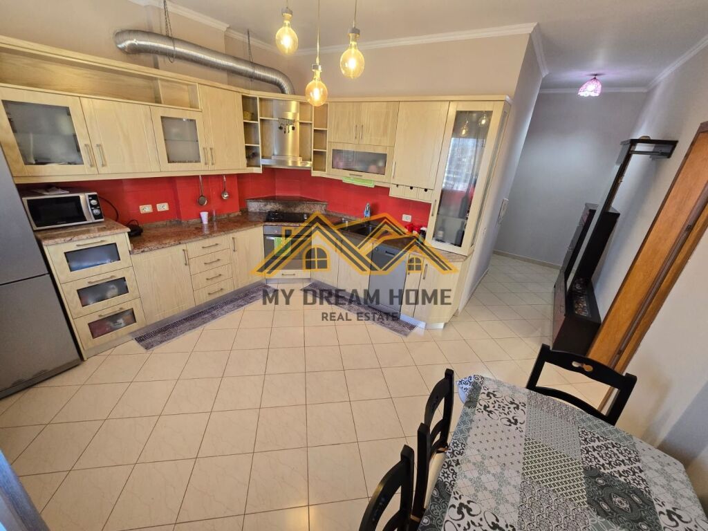 SHitet Apartament 2+1 Pran Galaktikut, Durrës!!