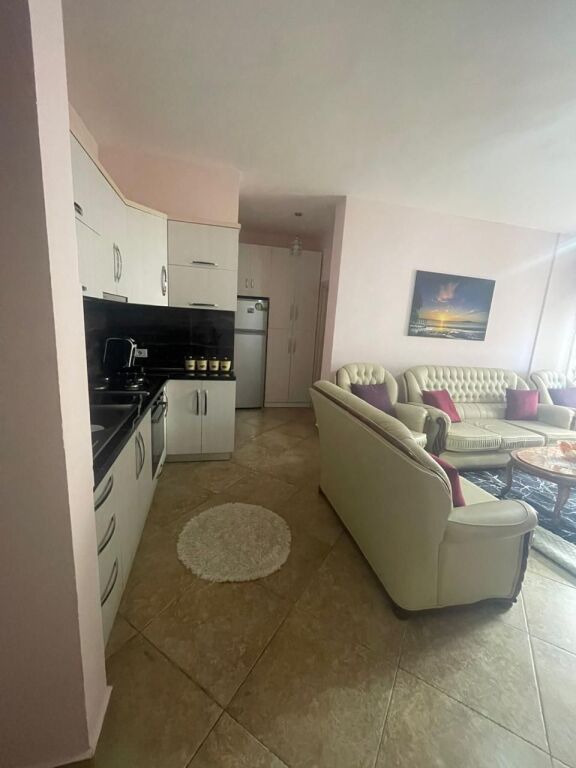 Apartament 1+1 për Shitje – Shkëmbi i Kavajës, pranë Coloseut