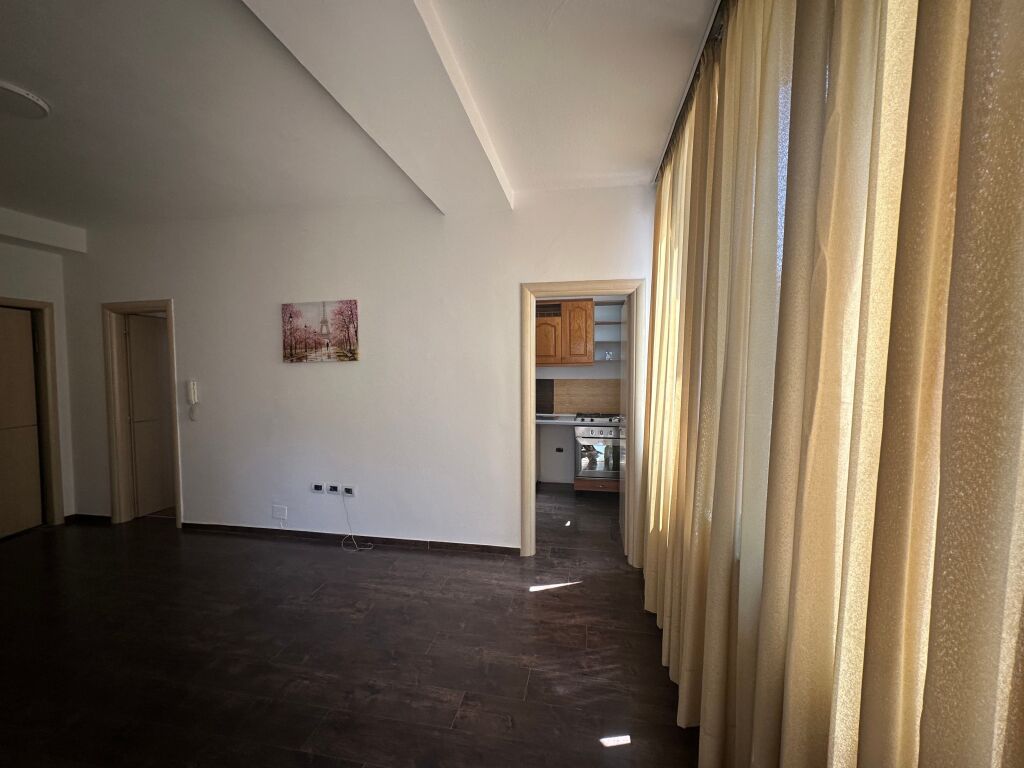 Shitet apartament 1+1 ne Bllok