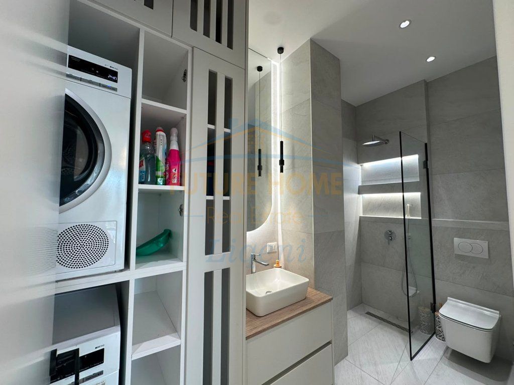 Qera, Apartament 1+1+2 Poste Parkimi, Liqeni Thatë
