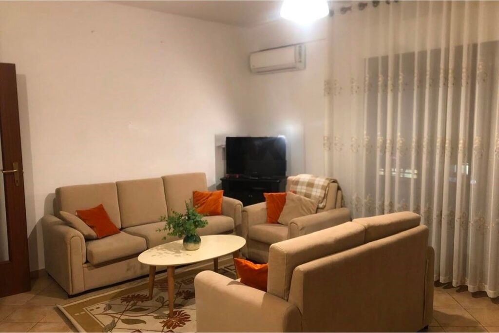 🔑 Jepet me Qira Apartament 1+1 tek Komuna e Parisit! 🏢✨