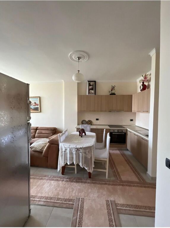 2+1,te xhamia kopshti botanik,500 euro