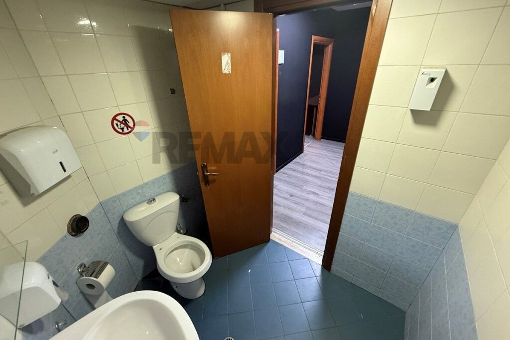 Ambiente per Ufficio in affitto Petro Nini