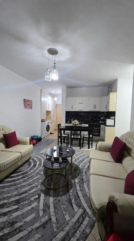 Apartament 1+1 për Shitje – Shkëmbi i Kavajës, pranë Coloseut