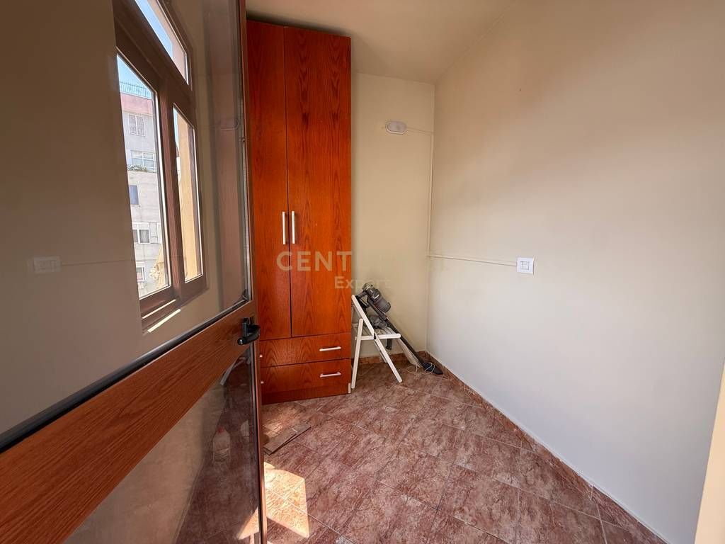 APPARTAMENTO 2+1+2 CON POSTO AUTO IN AFFITTO IN VIA DELLE BARRICATE! 900 € /Mese