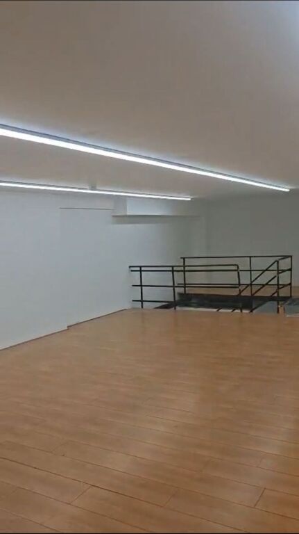 Myslym Shyr, Locale commerciale in affitto su 2 piani 135m2.