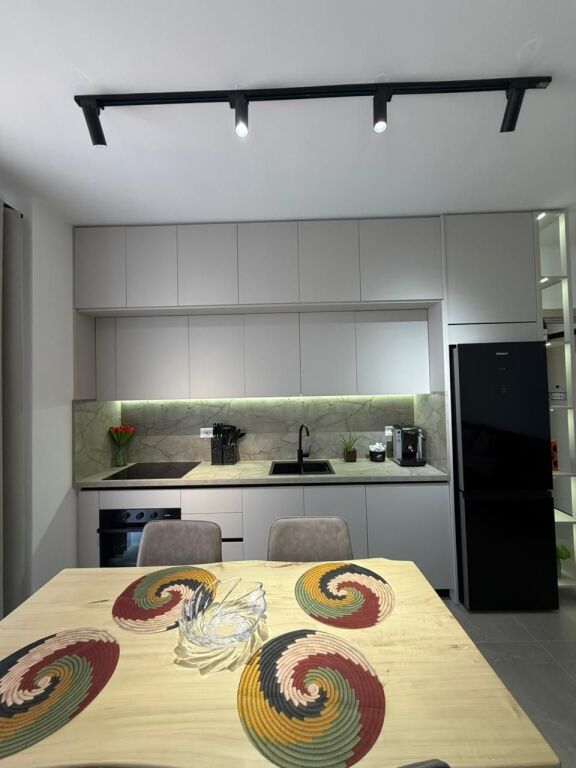 🏢Via Jordan Misja, affittasi appartamento 1+1, arredato 60,000Leke   