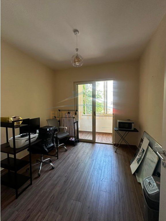 Durres, business premises for rent 2nd floor, 69 m² 450 € (Museum, Durres)