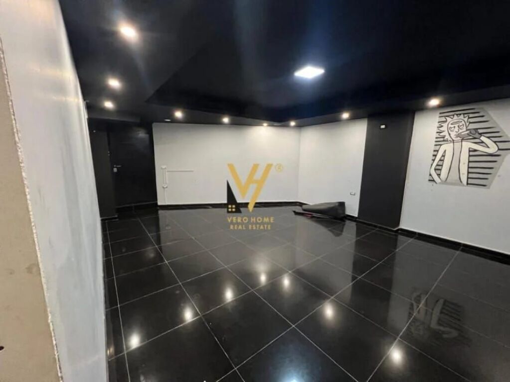 JEPET AMBIENT BIZNESI 150 M2 ME QERA TE 5 MAJI 80.000 LEKE