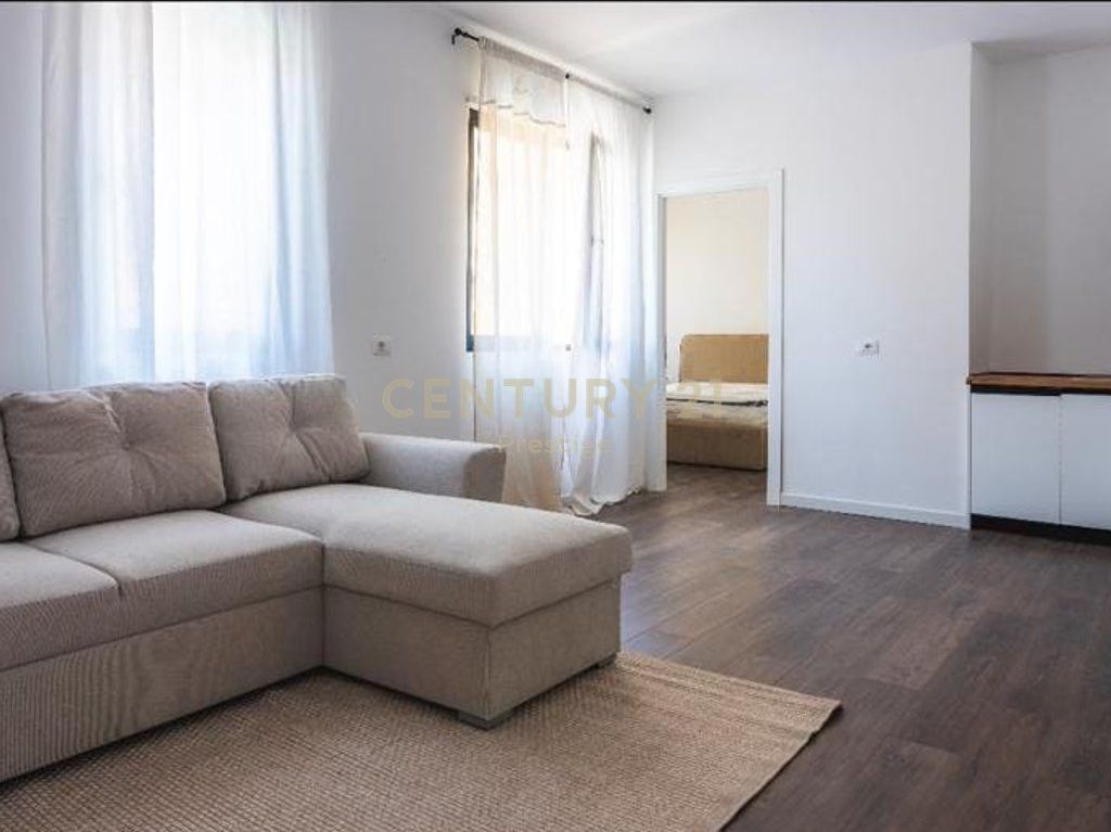 APARTAMENT 1+1 ME QIRA PRANE STACIONIT TE TRENIT, TIRANE !
